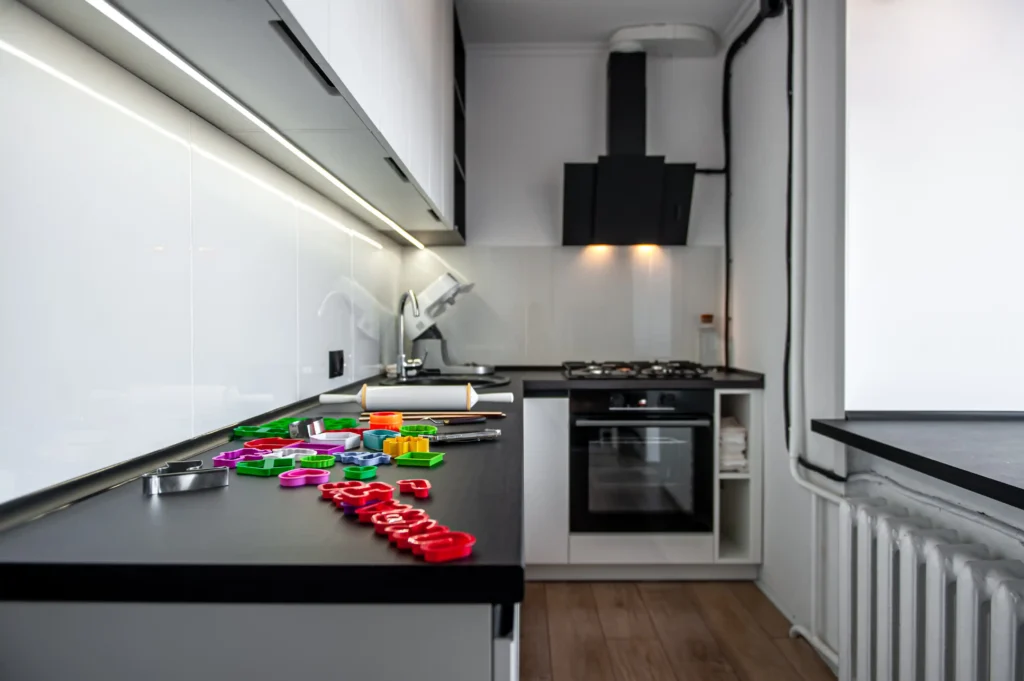 Trending Kitchen Designs for small apartments & improve functionality
