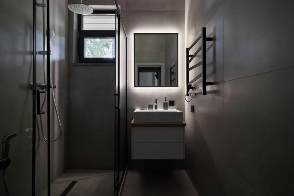 How to Make a Small Bathroom Look Bigger